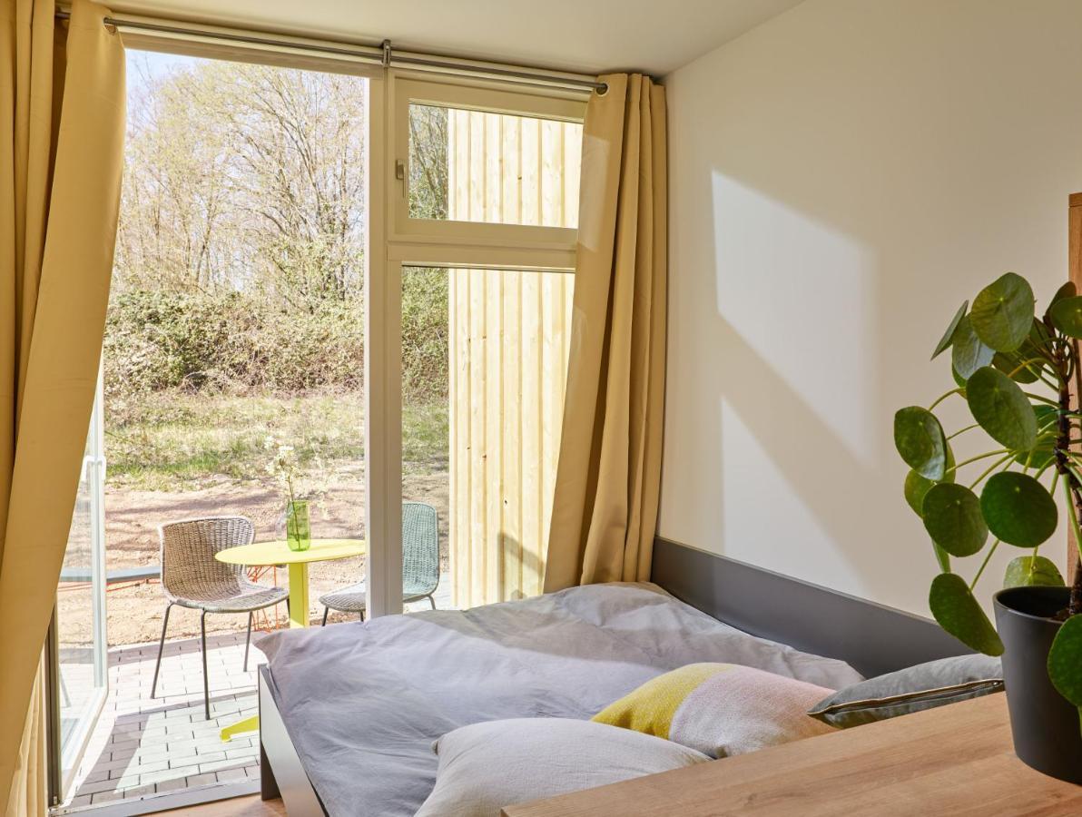 Modern Ausgebauter Ueberseecontainer Als Tiny House Wertheim Exterior foto
