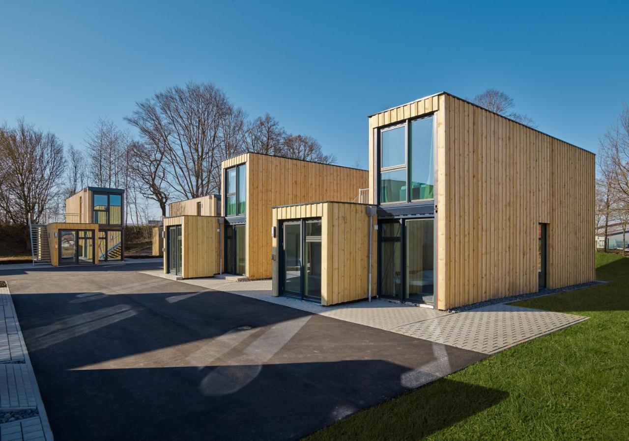 Modern Ausgebauter Ueberseecontainer Als Tiny House Wertheim Exterior foto